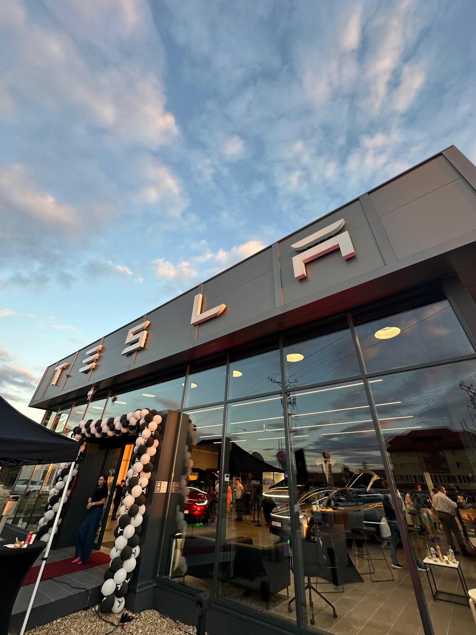 S-a deschis oficial Tesla Center în Ghiroda!